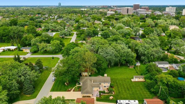 19W115 17th Place, Lombard, IL 60148