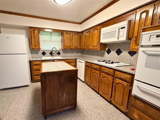 1226 Linkwood Lane, Lancaster, TX 75146