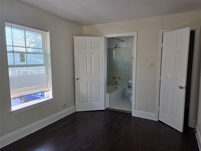 302 71 St Street, Houston, TX 77011