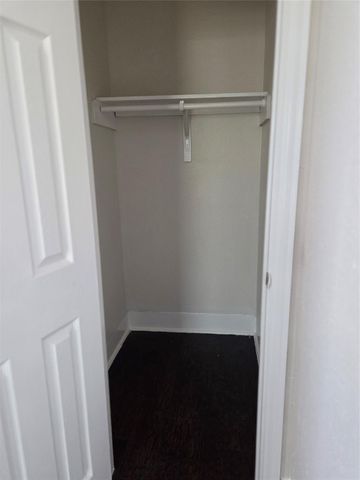 302 71 St Street, Houston, TX 77011
