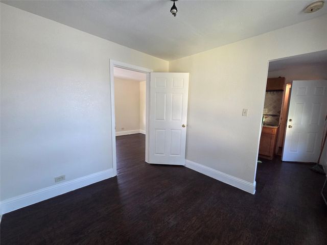 302 71 St Street, Houston, TX 77011