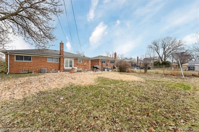 20312 Yale Street, Saint Clair Shores, MI 48081