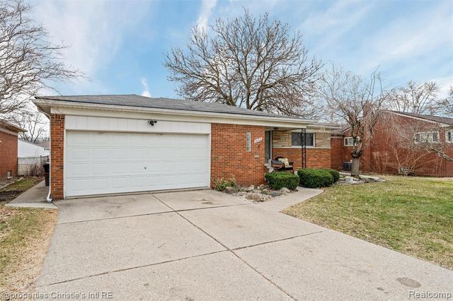 20312 Yale Street, Saint Clair Shores, MI 48081