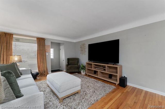 20312 Yale Street, Saint Clair Shores, MI 48081