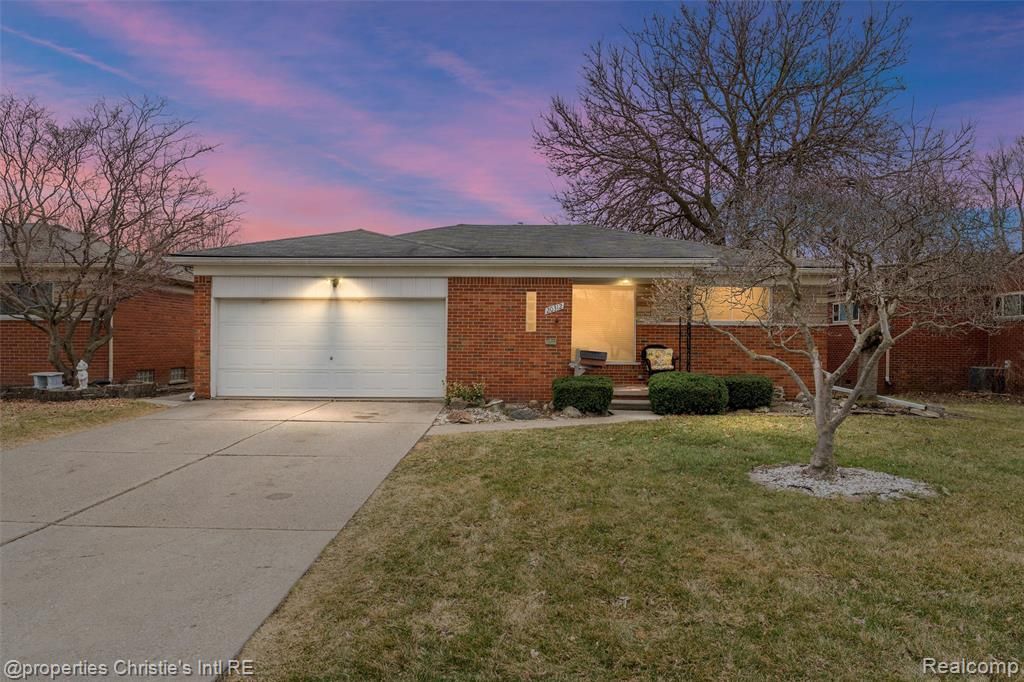 20312 Yale Street, Saint Clair Shores, MI 48081