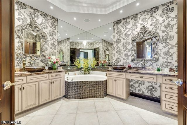 15516 Monterosso LN 101, Naples, FL 34110
