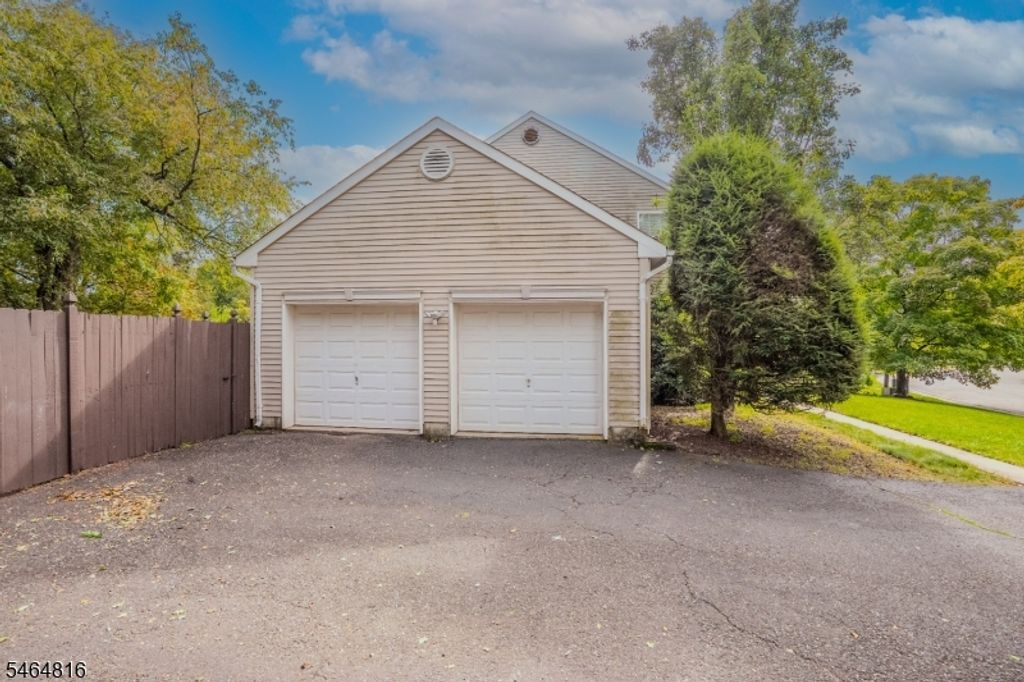 6 Fountain Dr, Franklin Twp., NJ 08873 — photo 4