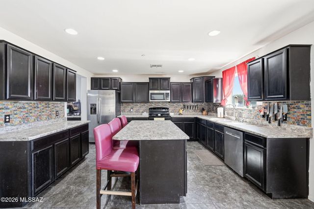 12490 E Camino Ambato, Vail, AZ 85641