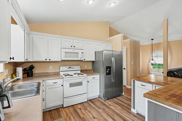 32 Ridge View Circle, Dry Ridge, KY 41035