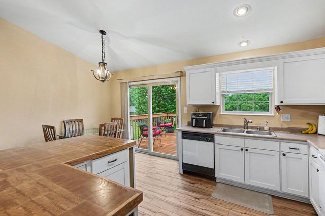 32 Ridge View Circle, Dry Ridge, KY 41035