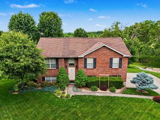 32 Ridge View Circle, Dry Ridge, KY 41035