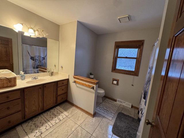 W327S8037 Memory LANE, Mukwonago, WI 53149