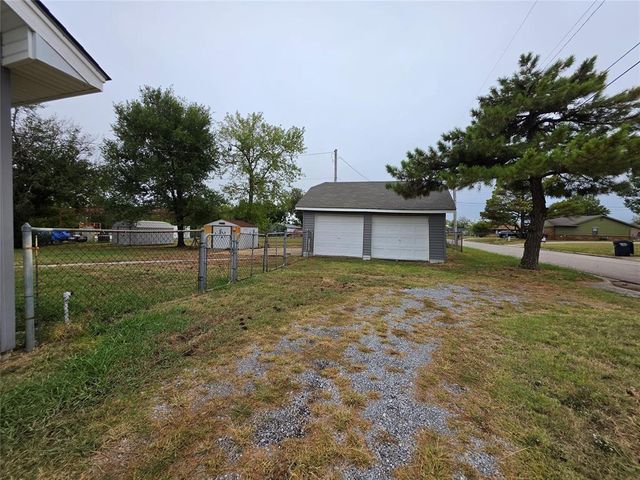 1745 W Wiley Street, Shawnee, OK 74804
