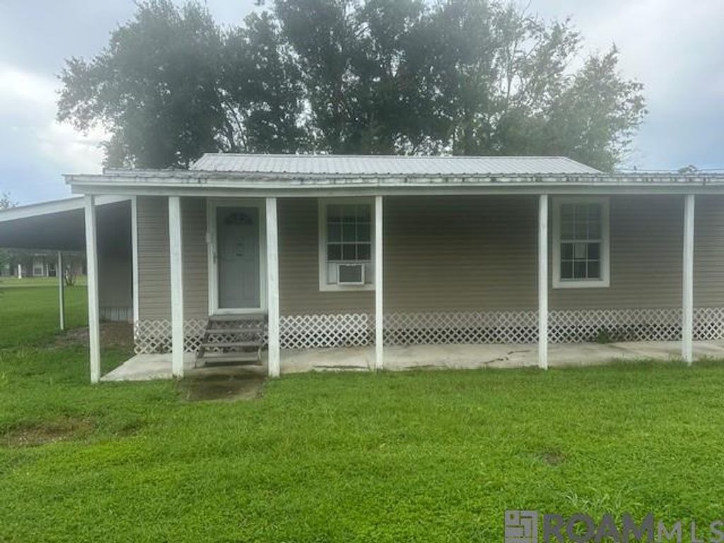 130 Millien Dr, Donaldsonville, LA 70346
