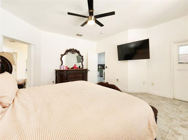 2735 BERKFORD CIRCLE, Lakeland, FL 33810