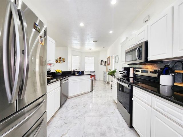 2735 BERKFORD CIRCLE, Lakeland, FL 33810