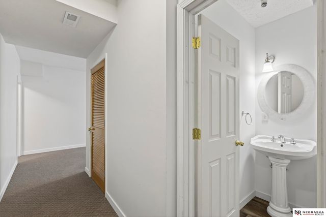 15077 Butler Avenue, Omaha, NE 68116