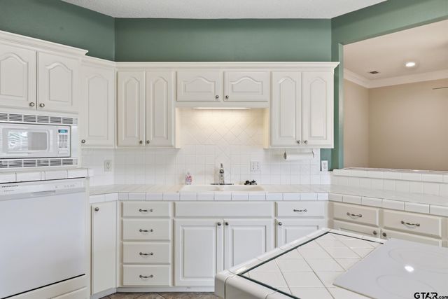 345 Bunker Dr, Tyler, TX 75703