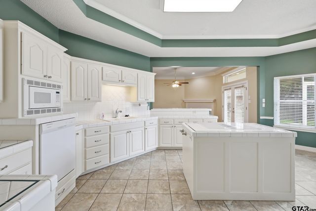 345 Bunker Dr, Tyler, TX 75703