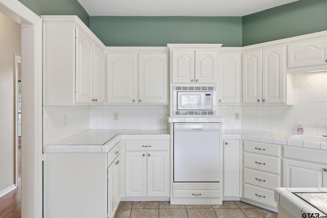 345 Bunker Dr, Tyler, TX 75703
