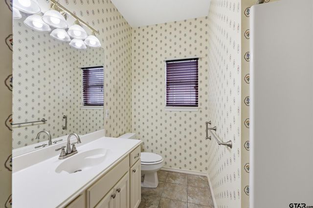 345 Bunker Dr, Tyler, TX 75703