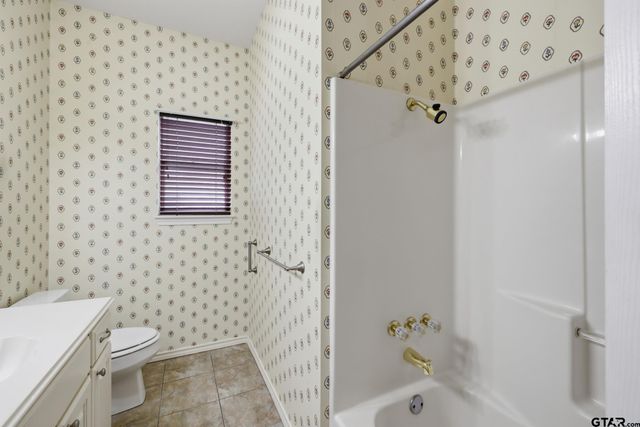 345 Bunker Dr, Tyler, TX 75703