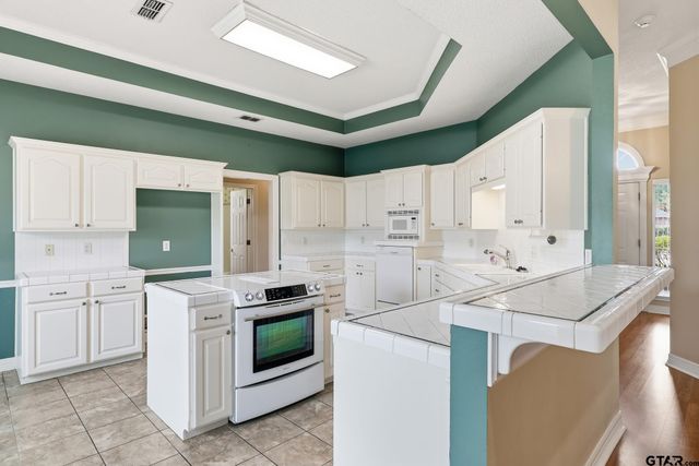 345 Bunker Dr, Tyler, TX 75703