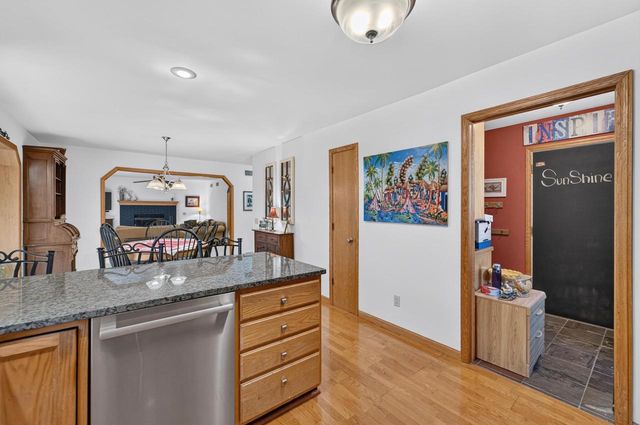 873 Peregrine Circle, Oregon, WI 53575