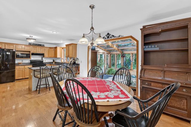 873 Peregrine Circle, Oregon, WI 53575