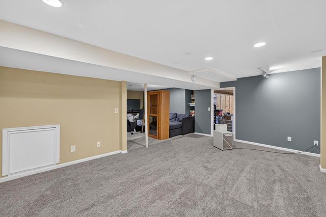 873 Peregrine Circle, Oregon, WI 53575