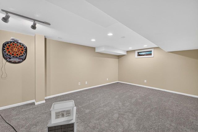 873 Peregrine Circle, Oregon, WI 53575