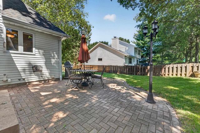 873 Peregrine Circle, Oregon, WI 53575