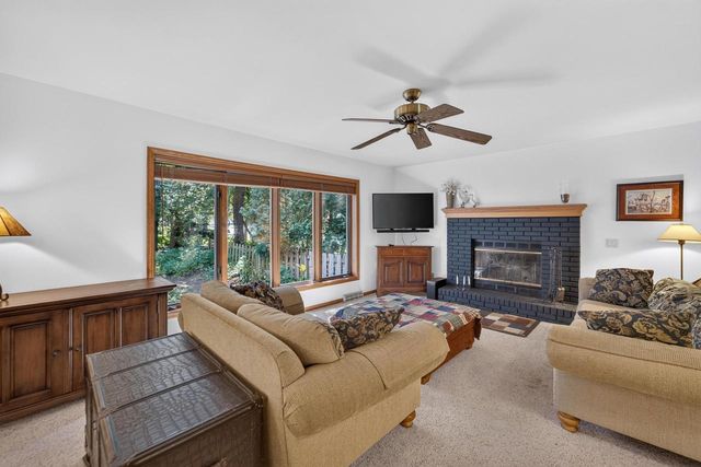 873 Peregrine Circle, Oregon, WI 53575