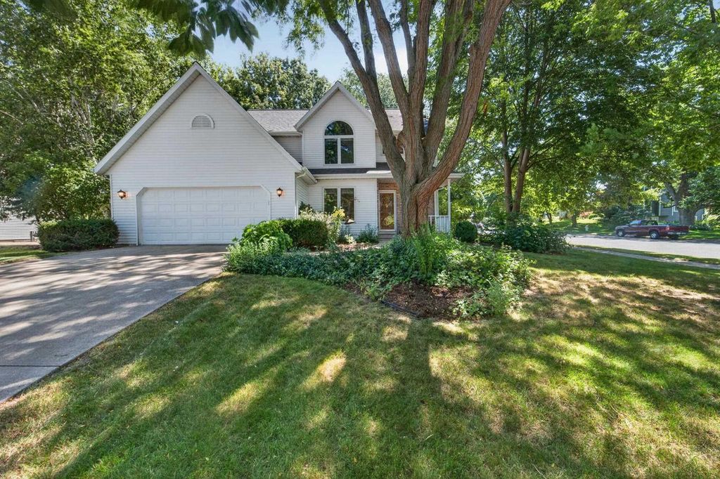 873 Peregrine Circle, Oregon, WI 53575