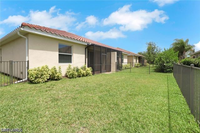 1645 Alameda DR, Naples, FL 34120