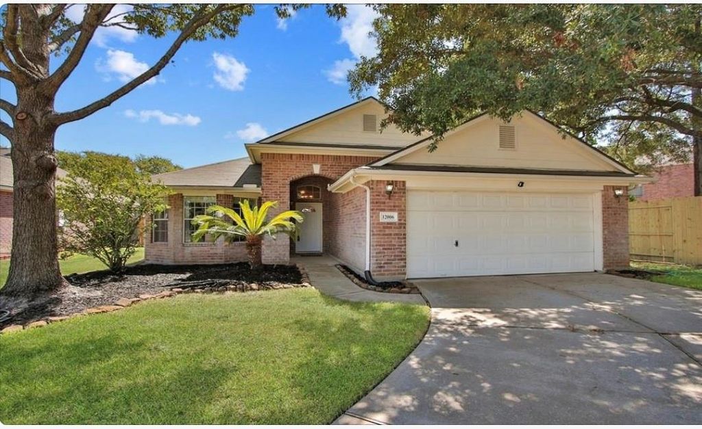 12006 Cyprus Fld, North Houston, TX 77070