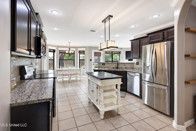 13525 Lapstone Loop, Olive Branch, MS 38654