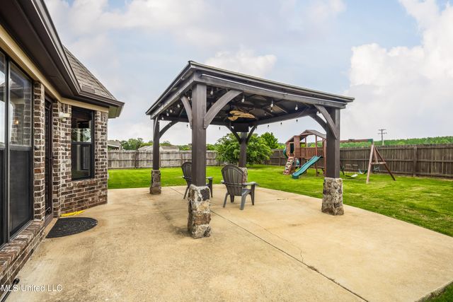 13525 Lapstone Loop, Olive Branch, MS 38654