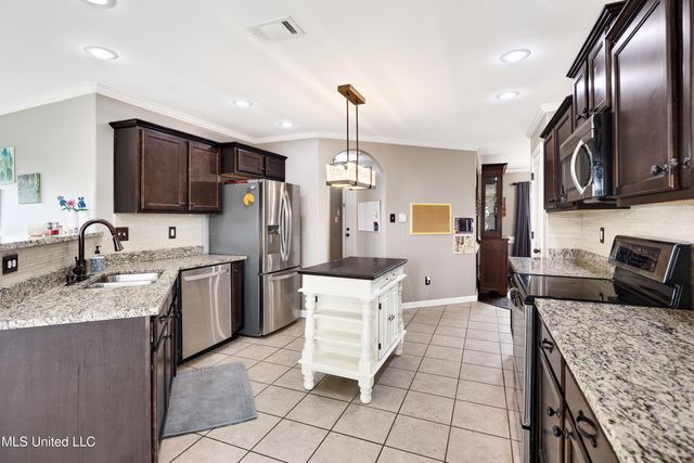 13525 Lapstone Loop, Olive Branch, MS 38654