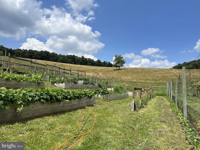 12046 BOHR CT, Glen Rock, PA 17327