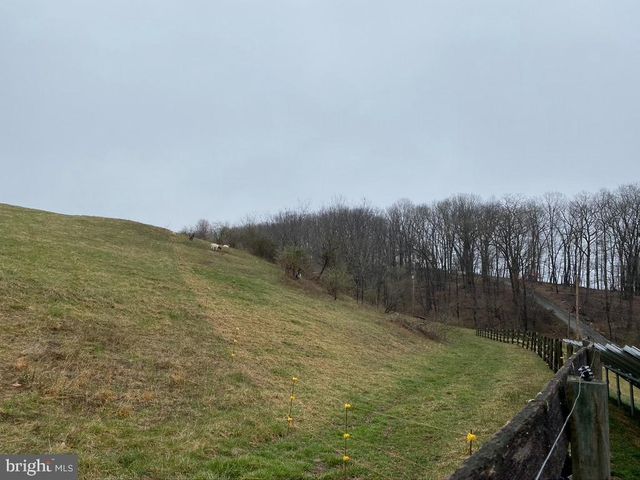 12046 BOHR CT, Glen Rock, PA 17327