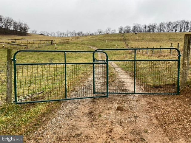 12046 BOHR CT, Glen Rock, PA 17327