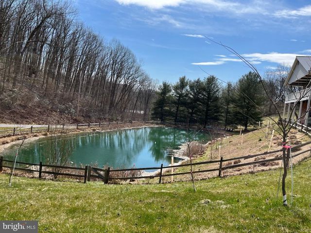 12046 BOHR CT, Glen Rock, PA 17327