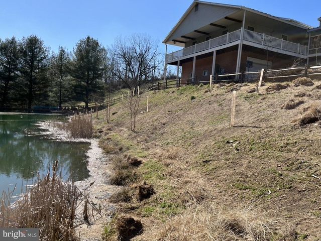 12046 BOHR CT, Glen Rock, PA 17327