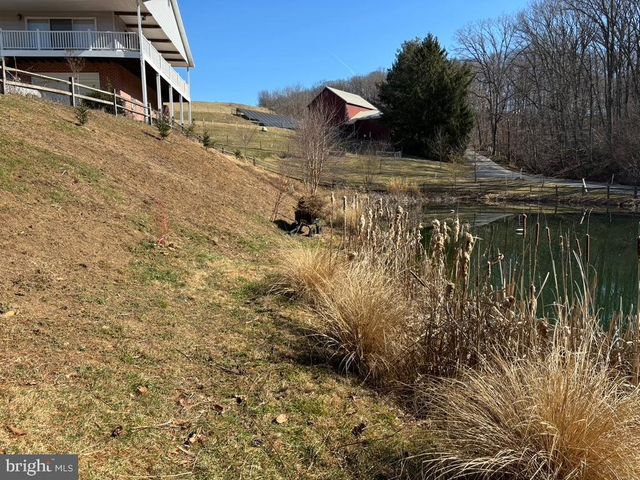 12046 BOHR CT, Glen Rock, PA 17327