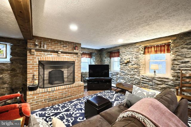 12046 BOHR CT, Glen Rock, PA 17327