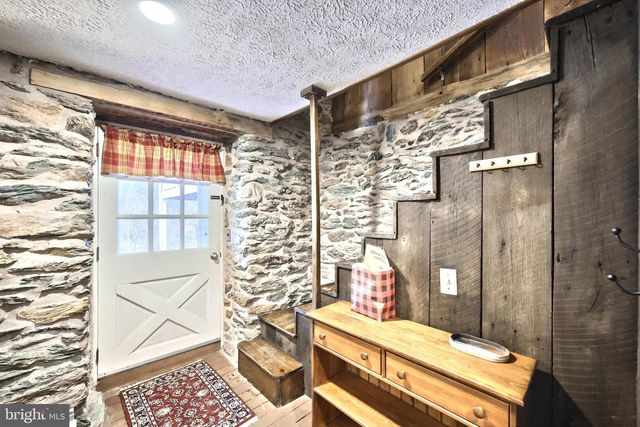 12046 BOHR CT, Glen Rock, PA 17327