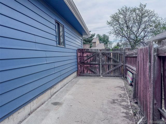 4493 N Auckland Ct, Denver, CO 80239