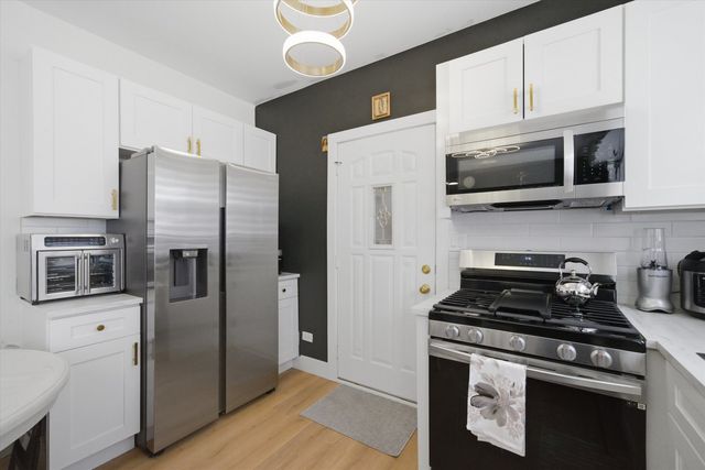 3215 N Francisco Avenue GS, Chicago, IL 60618