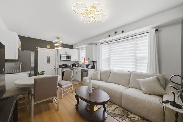 3215 N Francisco Avenue GS, Chicago, IL 60618